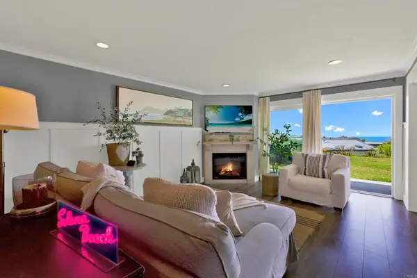 640 W Solana Circle #19, Solana Beach, CA 92075