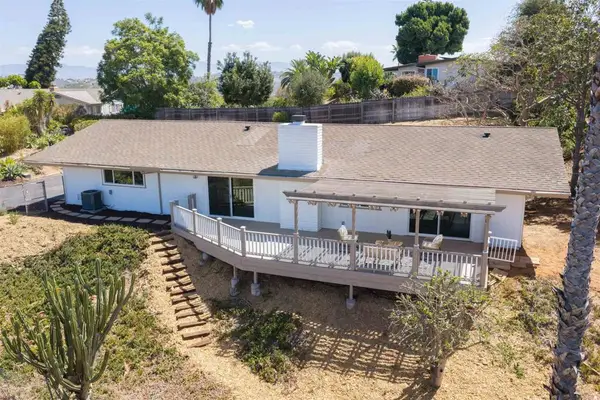 1205 Via Del Cerro, Vista, CA 92084