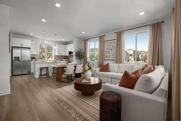 7504 Expedition Way, Santee, CA 92071