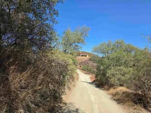 27828 Golden Eagle Road, Ramona, CA 92065