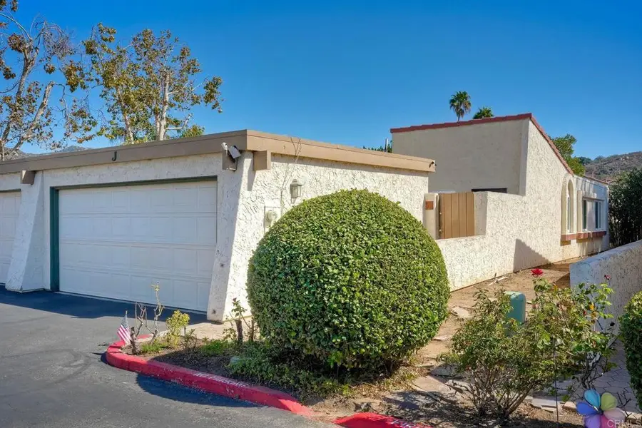 2855 Wanek Rd - J, Escondido, CA 92027 - #3