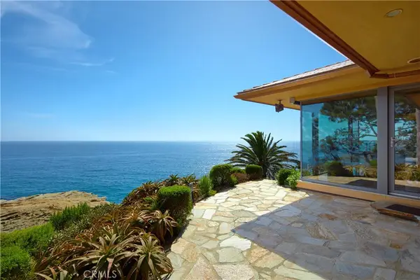 111 S La Senda Drive, Laguna Beach, CA 92651