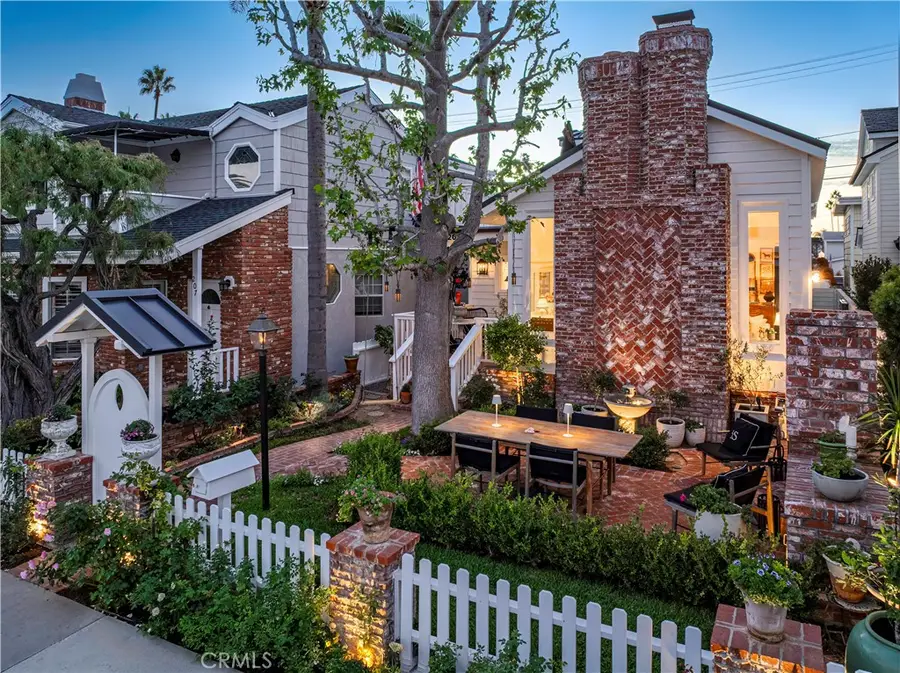 209 Diamond, Newport Beach, CA 92662 - Image #2