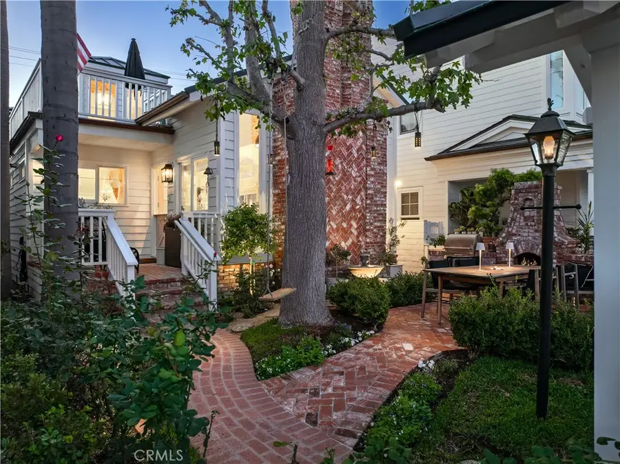 209 Diamond, Newport Beach, CA 92662 - Image #3