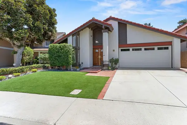21 Glorieta W, Irvine, CA 92620
