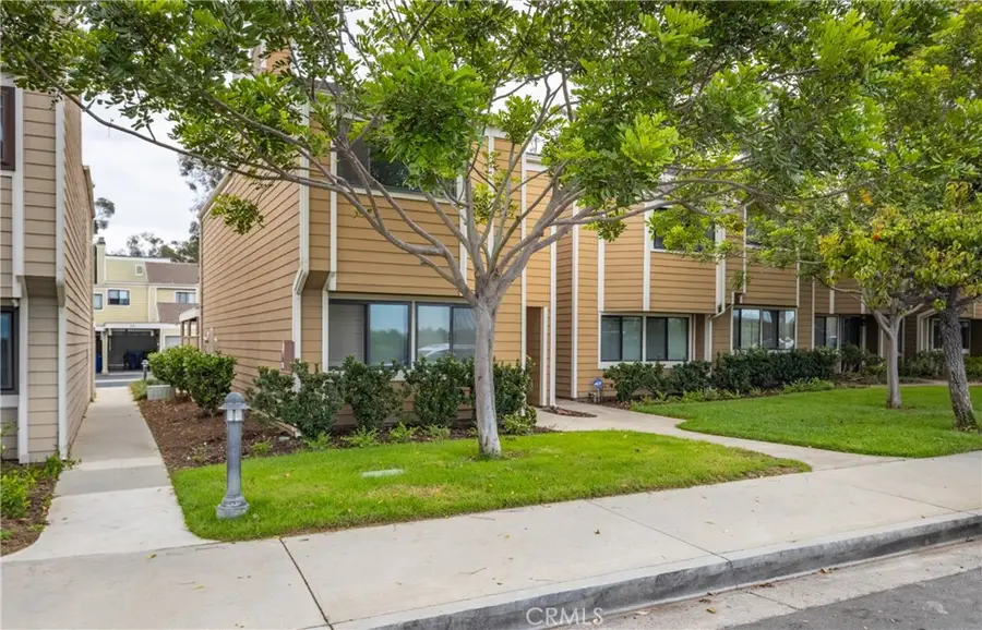 31 Seabird Court, Newport Beach, CA 92663 - #3