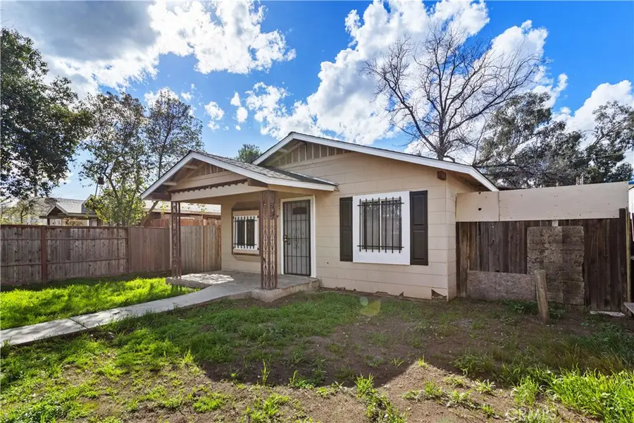 2521 P, Bakersfield, CA 93301 - #2