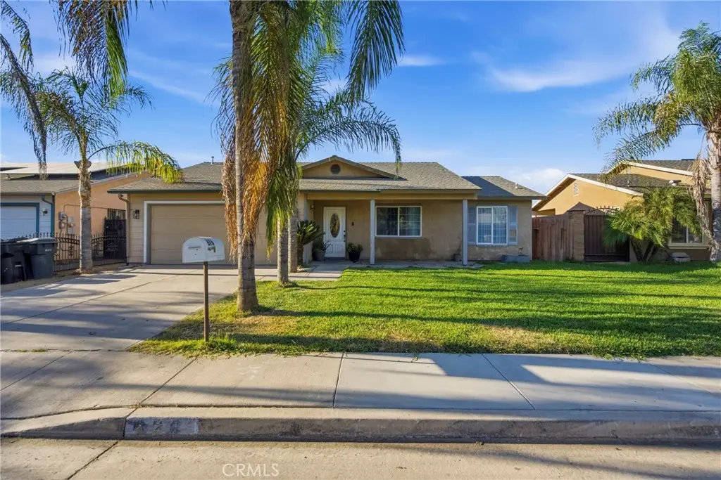 676 E Bobbi Avenue, Earlimart, CA 93219 - #1