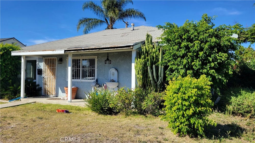 2201 W Raymond Street, Compton, CA 90220 BHGRE