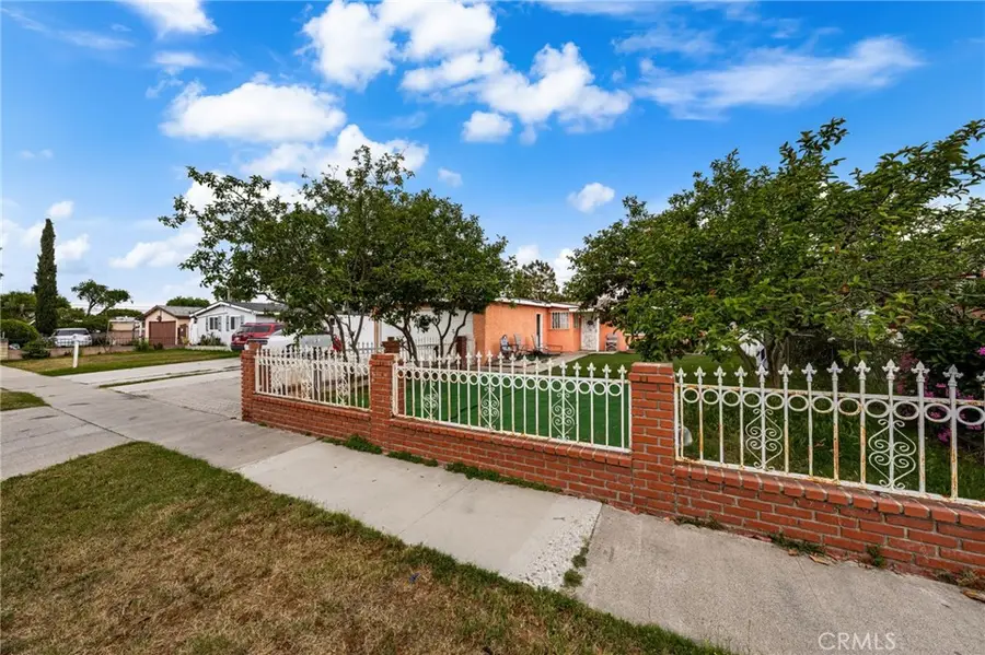 526 Nottingham Avenue, Santa Ana, CA 92703 - #3