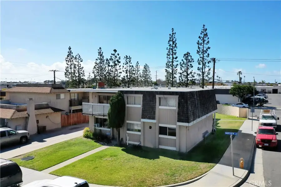 17441 Dairyview Circle, Huntington Beach, CA 92647 - Image #2