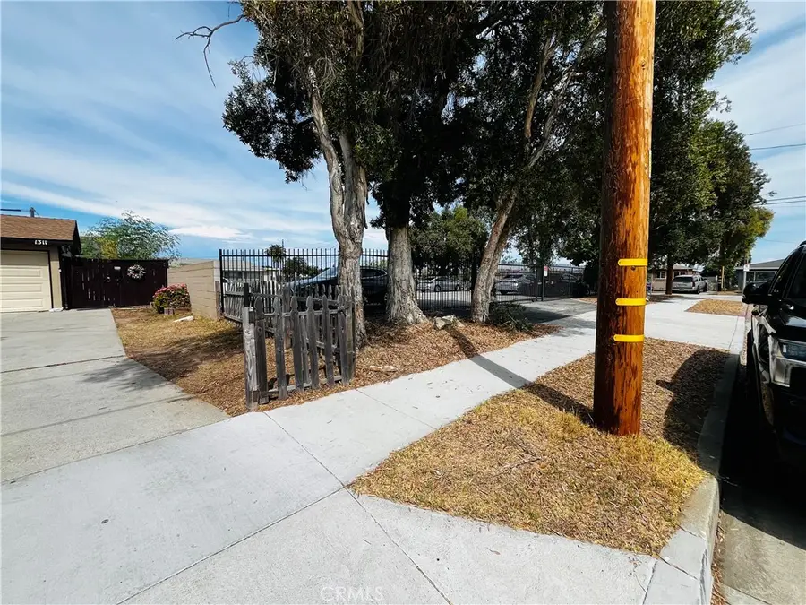 1305 W I Street, Wilmington, CA 90744 - #3
