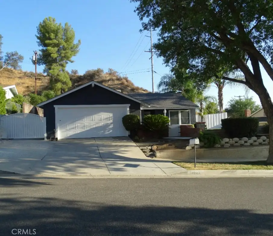 22654 La Rochelle, Saugus, CA 91350 - #1
