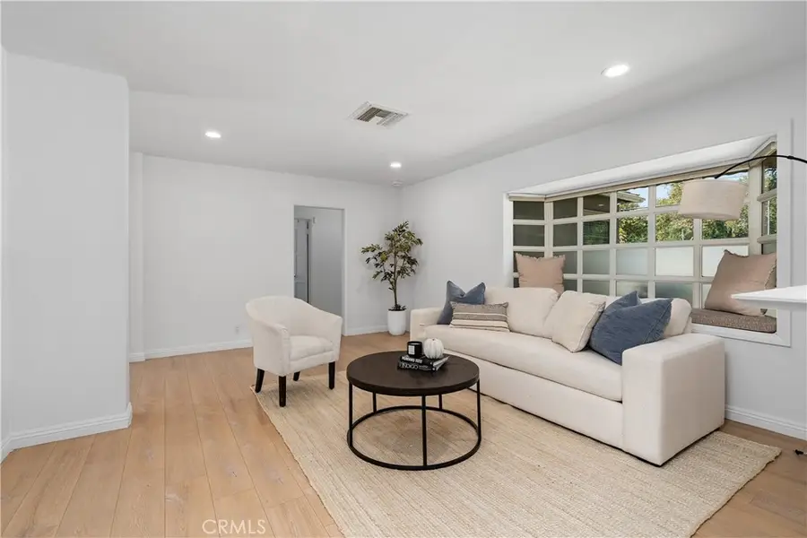 5732 Wilbur Avenue, Tarzana, CA 91356 - Image #2