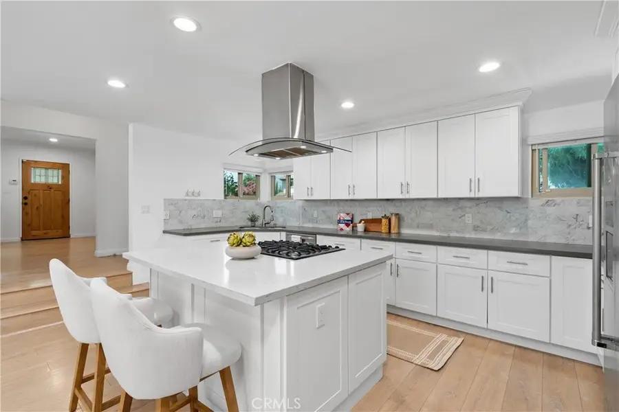 5732 Wilbur Avenue, Tarzana, CA 91356 - Image #3