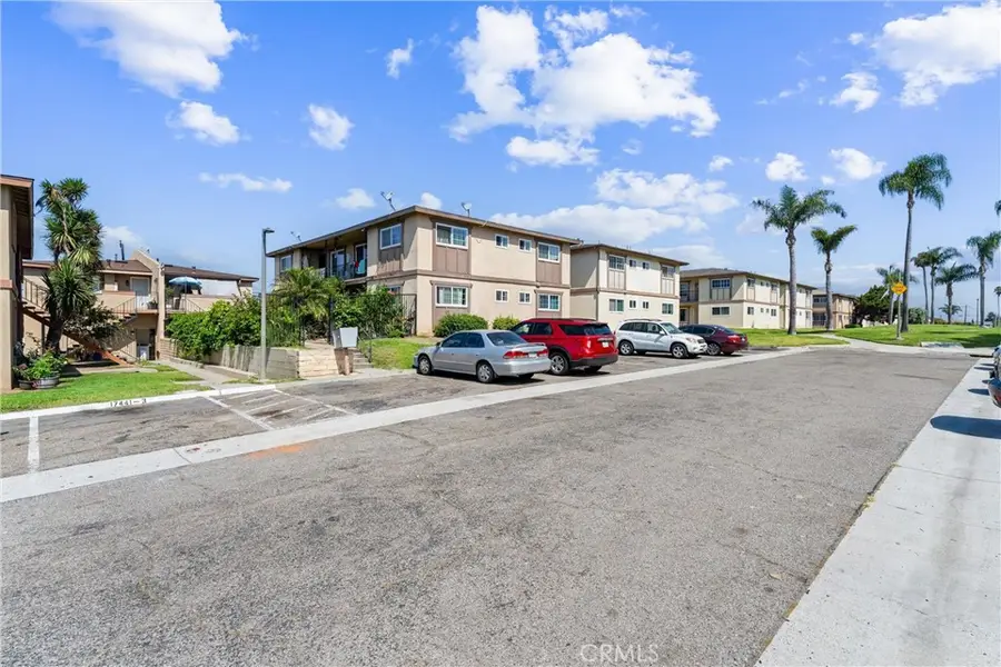 17431 Koledo, Huntington Beach, CA 92647 - Image #2