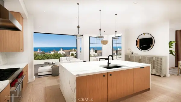 28 Surfspray Bluff, Newport Coast, CA 92657