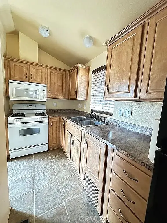 32000 Riverside Drive #I1, Lake Elsinore, CA 92530 - Image #3