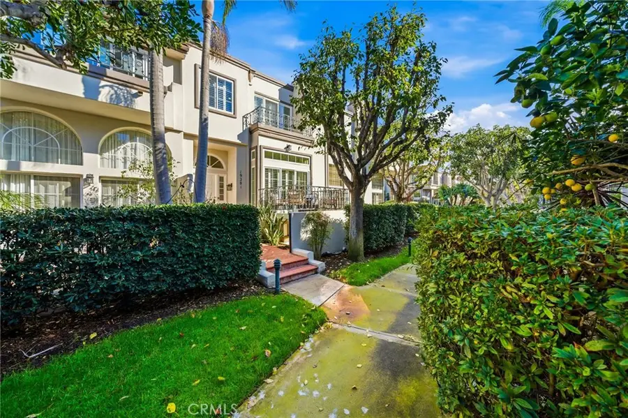 19281 Meadowood, Huntington Beach, CA 92648 - Image #2