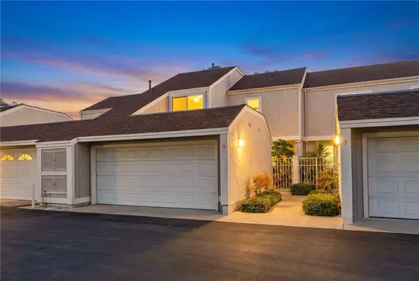 5 Robin Hill Ln, Laguna Hills, CA 92653