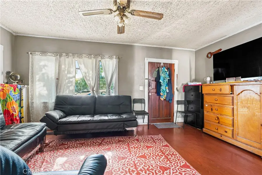 427 E Platt Street, Long Beach, CA 90805 - Image #2