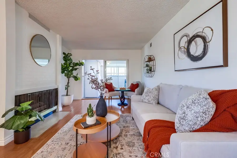 26832 Avenue Of The Oaks #D, Newhall, CA 91321 - #3