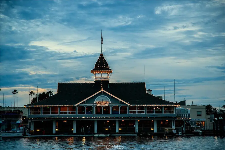 700 E Oceanfront, Newport Beach, CA 92661 - Image #2