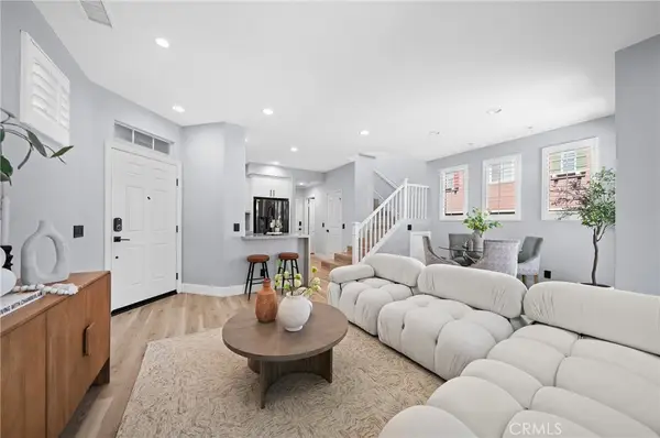 328 Flyers Lane, Tustin, CA 92782