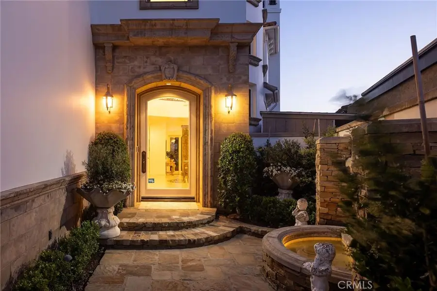 16111 Santa Barbara Lane, Huntington Beach, CA 92649 - #2