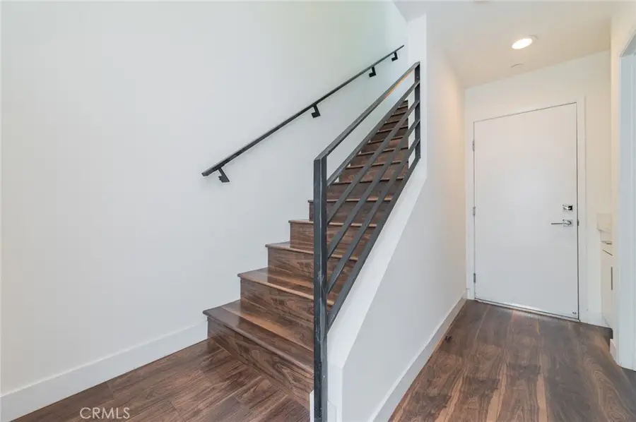 6016 W Beachwood Ln, Los Angeles, CA 90038 - #2