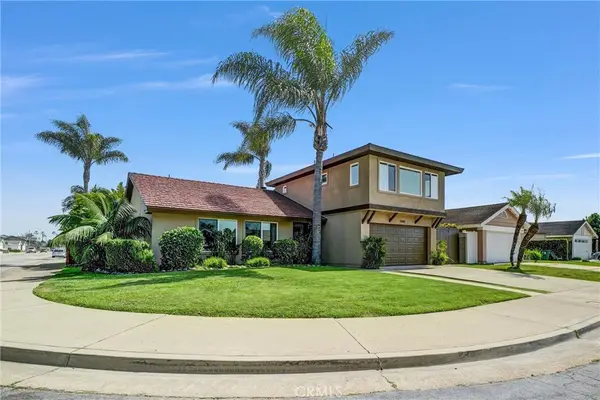 17042 Twain, Huntington Beach, CA 92649