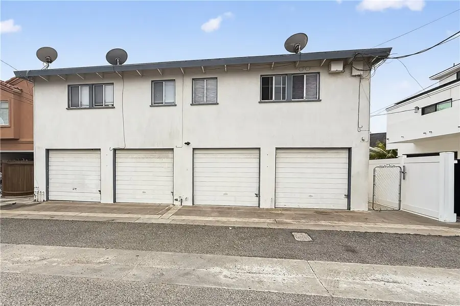 207 Baltimore Avenue, Huntington Beach, CA 92648 - #3