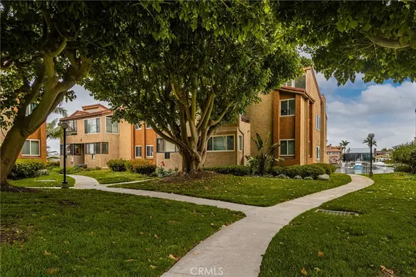 17110 Bluewater Lane, Huntington Beach, CA 92649