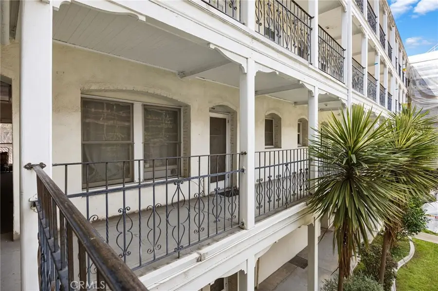 4125 S Figueroa #202, Los Angeles, CA 90037 - #2