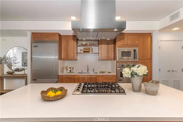 9 Macarthur Place #806, Santa Ana, CA 92707