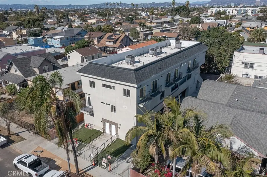 1041 W Leighton Avenue #4, Los Angeles, CA 90037 - #3