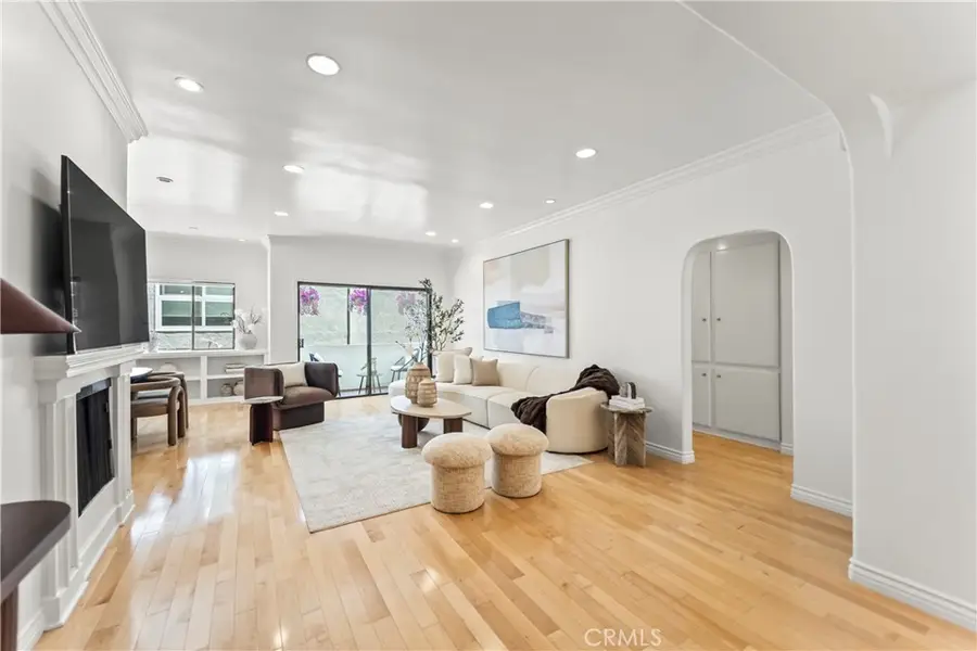 11928 Kiowa #105, Los Angeles, CA 90049 - #2