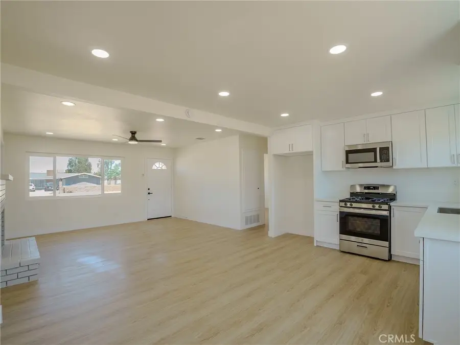 21865 Fox, Apple Valley, CA 92307 - #3