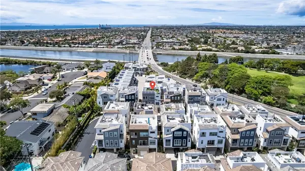 2105 Two Harbors Circle, Costa Mesa, CA 92627