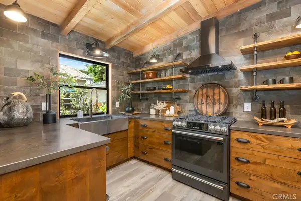 252 Walnut, Costa Mesa, CA 92627