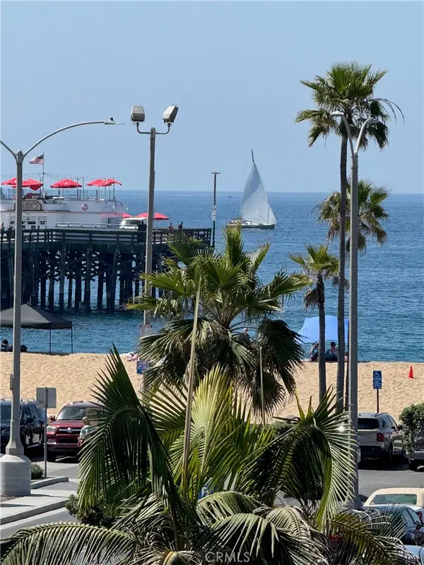 600 E Oceanfront #3 B, Newport Beach, CA 92661