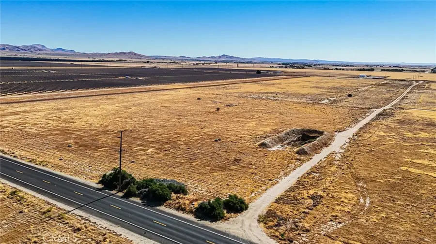 550 90th Street W, Rosamond, CA 93560 - #2