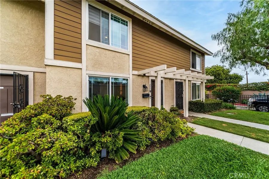 2921 S Sycamore St #E, Santa Ana, CA 92707 - #2