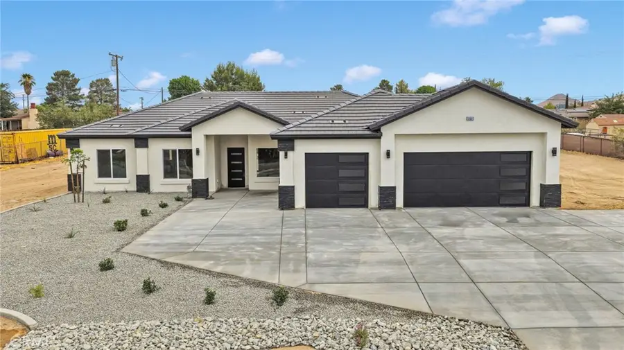 15561 Apple Valley Road, Apple Valley, CA 92307 - #3