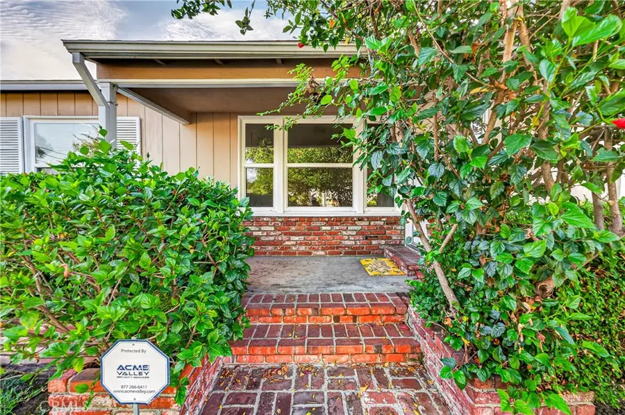 6724 De Celis Place, Lake Balboa, CA 91406 - #3