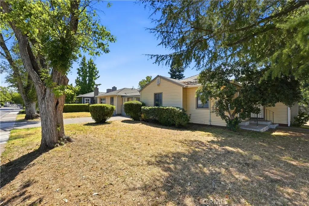 1002 Lochbrae Rd, Sacramento, CA 95815 - #1