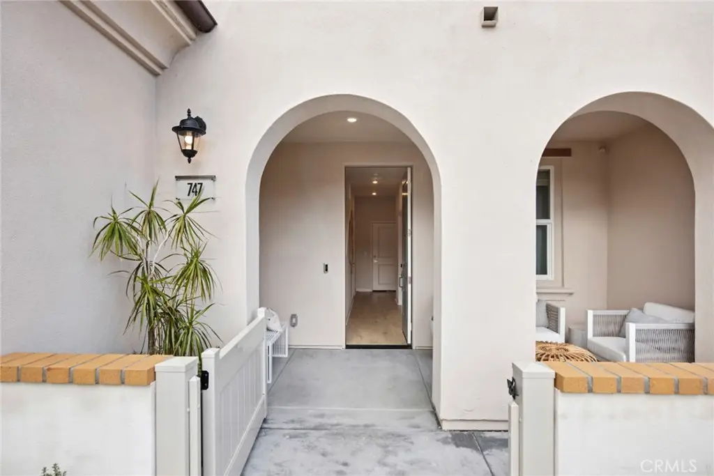 723 E Route 66, Glendora, CA 91740 - #1