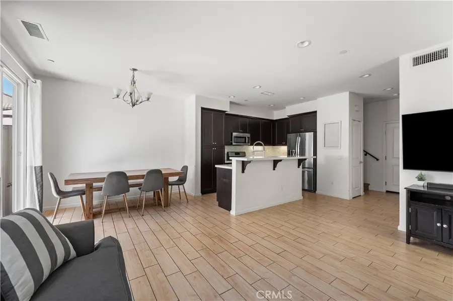 7611 N Honor, Van Nuys, CA 91405 - #3