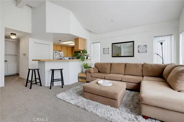 4581 Warner #302, Huntington Beach, CA 92649