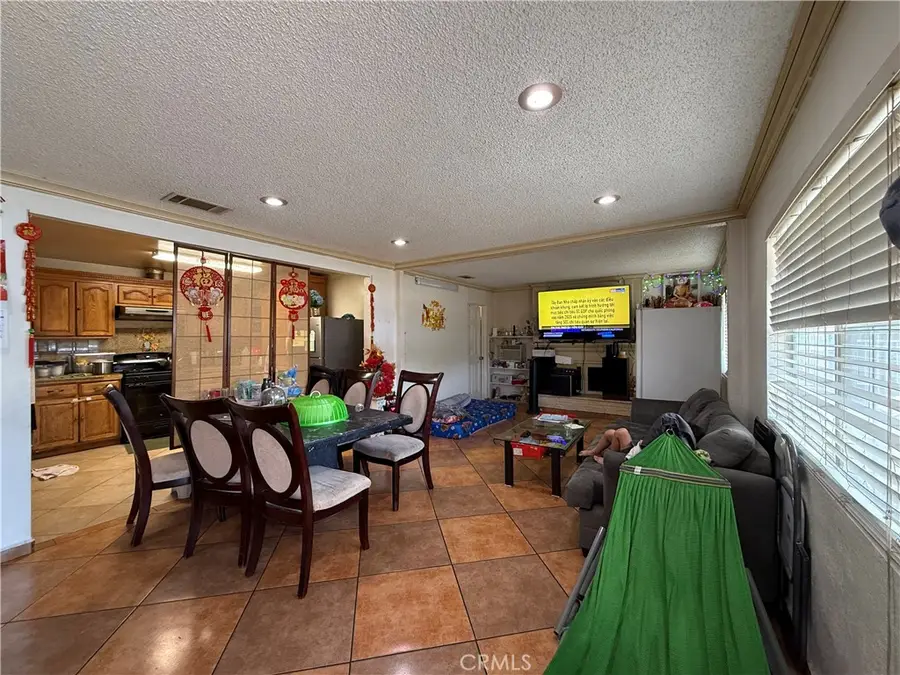 4728 W Henderson Pl, Santa Ana, CA 92704 - #2